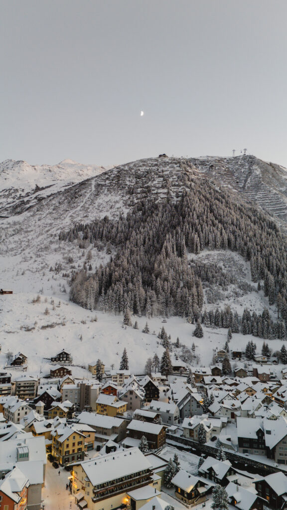 Aussicht von der Hochzeitslocation The Chedi Andermatt